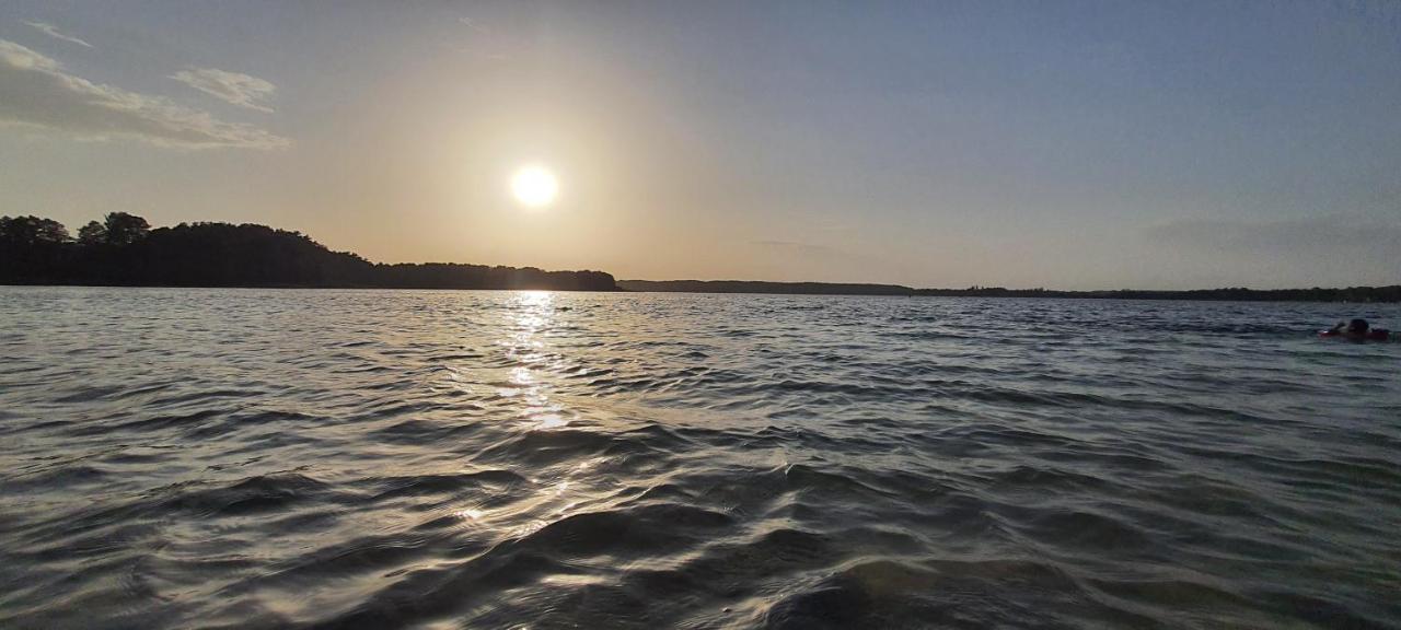 Domek Mazurski Caloroczny Nad Jeziorem Z Jacuzzi Spa Pasym Kültér fotó