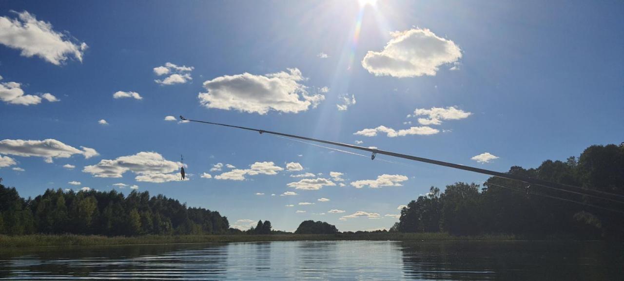 Domek Mazurski Caloroczny Nad Jeziorem Z Jacuzzi Spa Pasym Kültér fotó